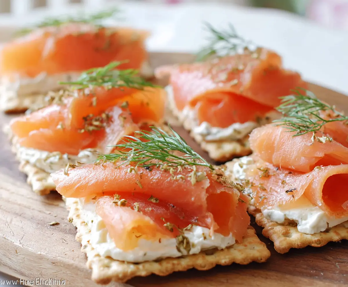 Easy Smoked Salmon Crackers
